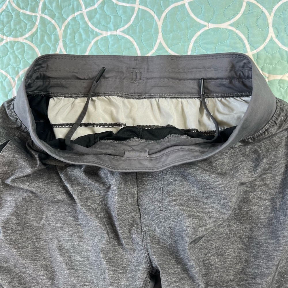 Lululemon Mens shorts Size Medium Gray Inseam 9” - Picture 5 of 7